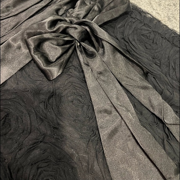 Size 12 Kathy Roberts Knee Length Formal Black Dress with Bow and Roses pattern - Picture 8 of 8